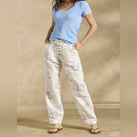 Sundance Pants - NWT Sundance Benicia Linen/Cotton  Pleated White Blue Floral Pants Size P6